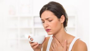 1 Aydır Geçmeyen Boğaz Ağrısı